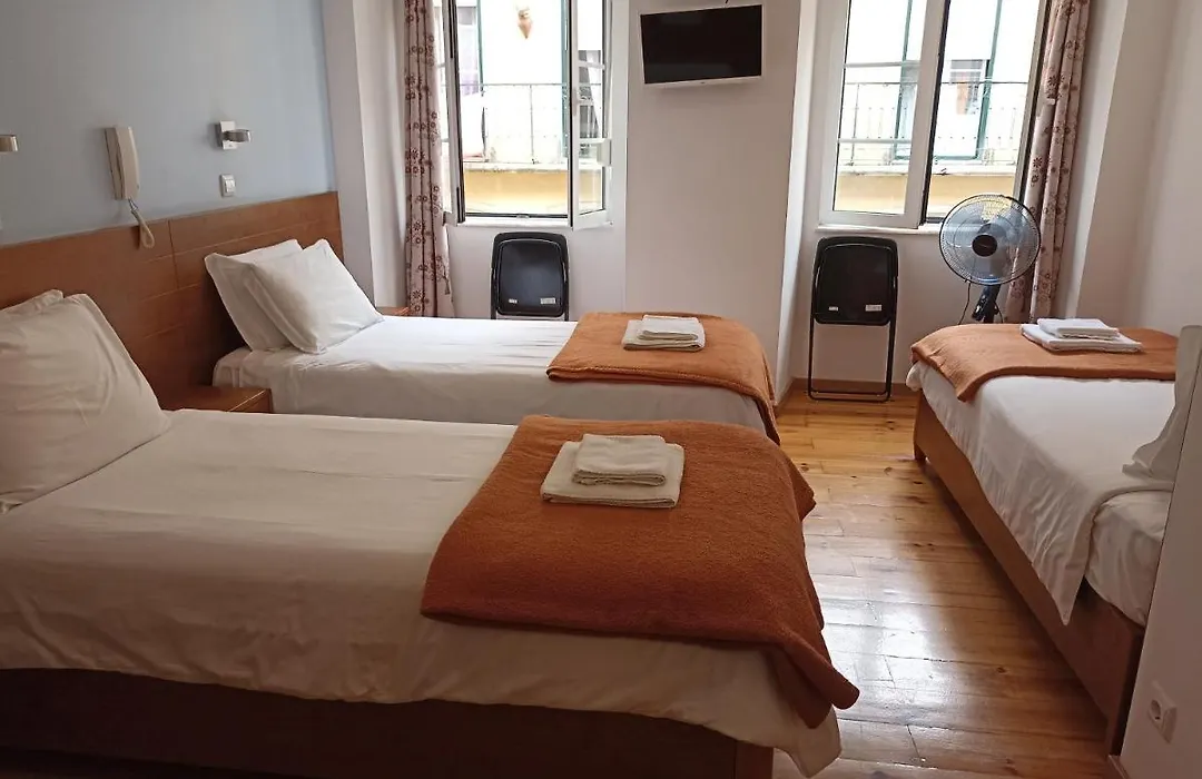 Martim Moniz 28 Guest House-1